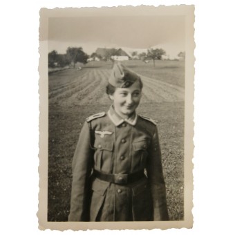 Mujer con el uniforme de la Wehrmacht. Espenlaub militaria